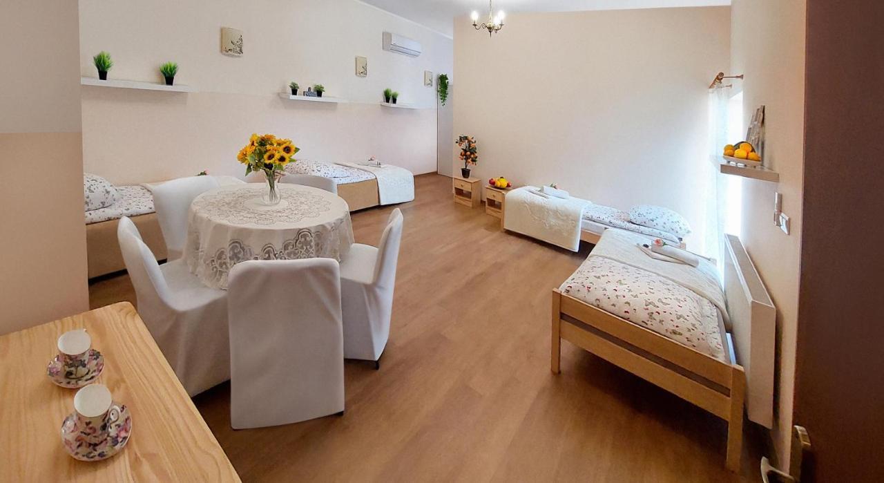 Apartamenty Gorki Male Tuszyn Exterior foto